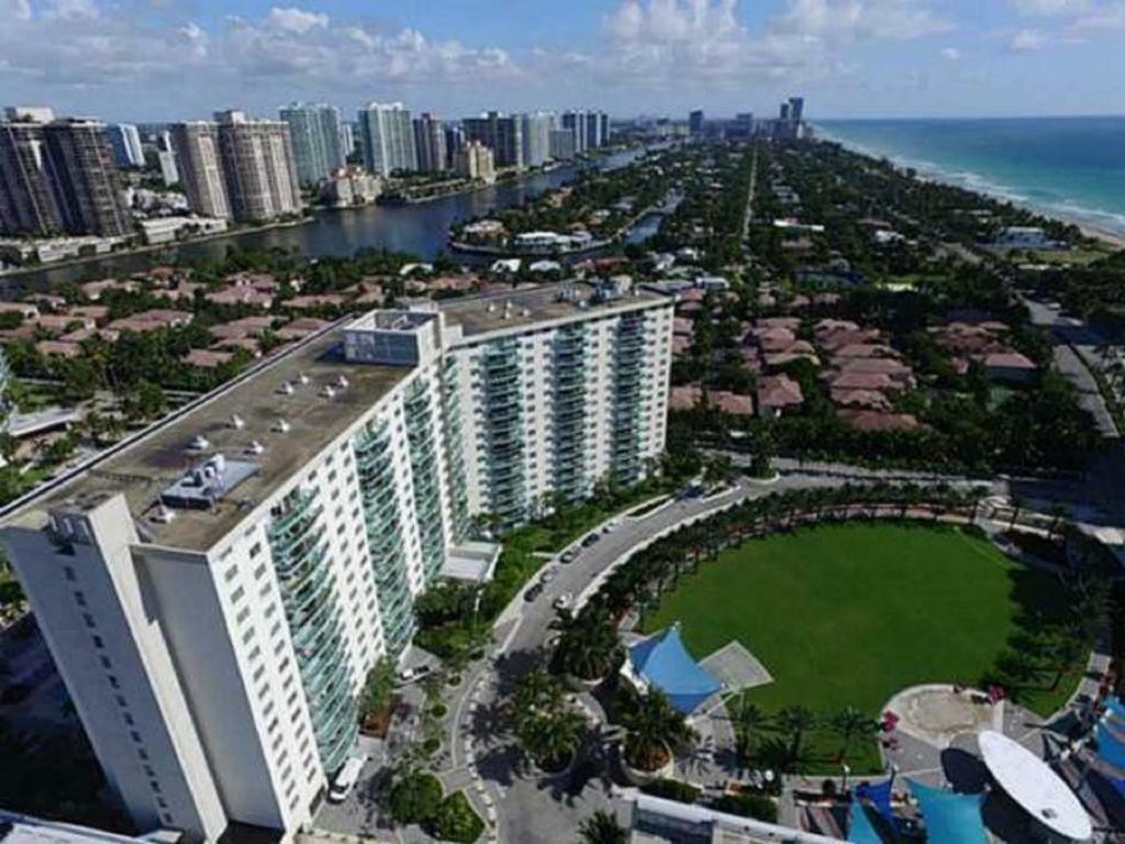 Ocean Reserve Sunny Isles Beach Exterior photo